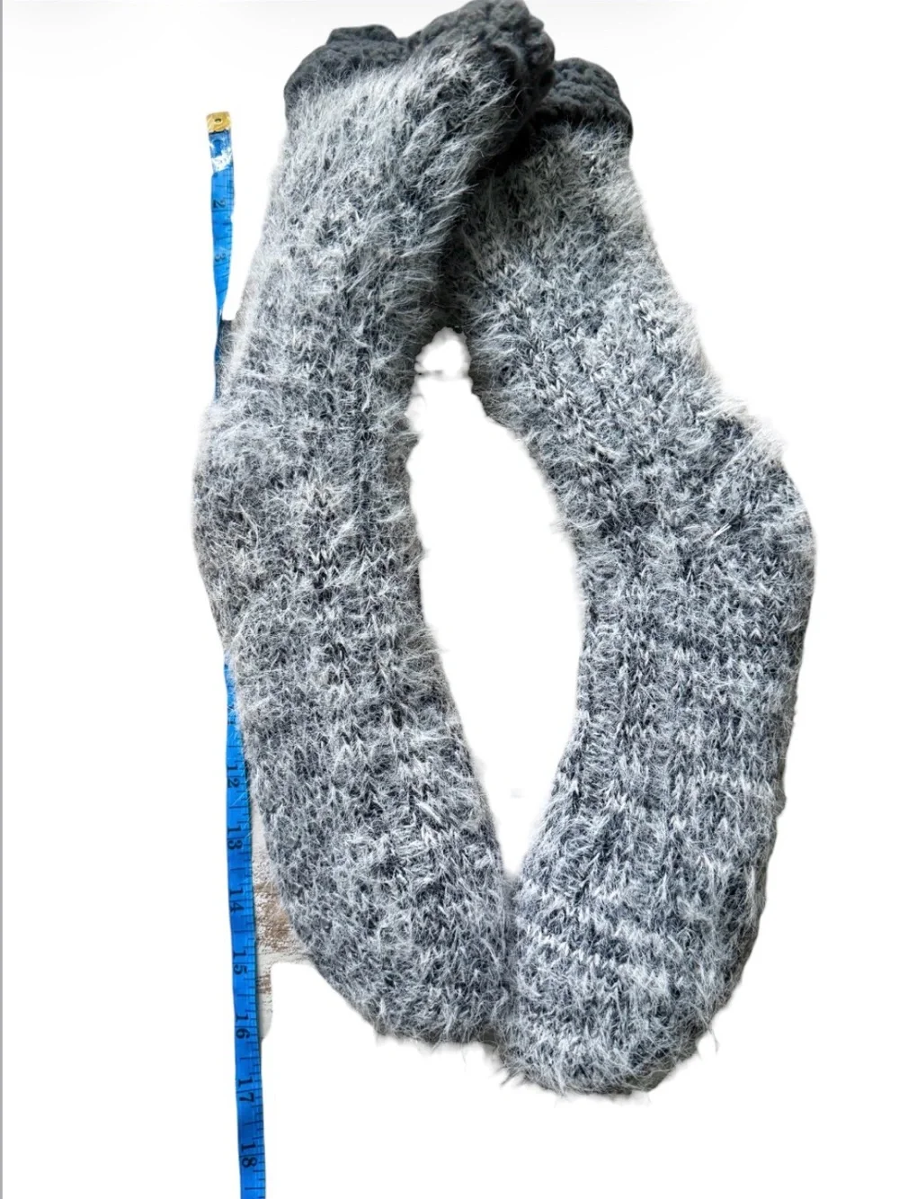 Frye eyelash soft knit non-skid Home Sock. NWT. Shoe size 5-10 Gray